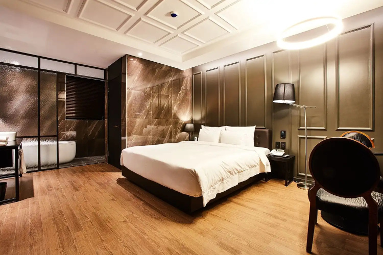 Hotel Wanted