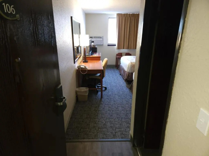Super 8 by Wyndham Moorhead