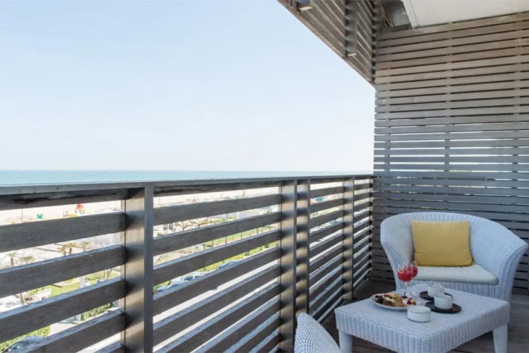 Kiss Beachfront Hotel & Restaurant