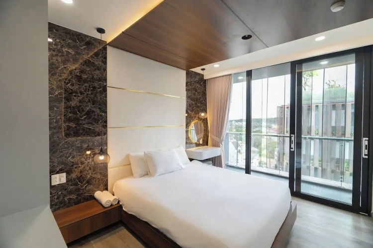 3 Bedrooms Apartment
