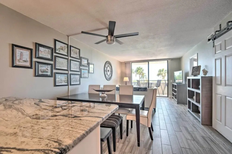 Relaxing Hudson Condo Steps From the Pool!