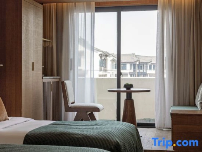 Classic Twin room with river view