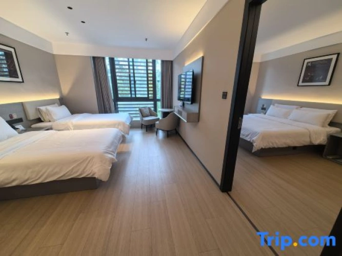 Superior Family Suite with city view