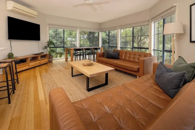 4 Bedrooms Luxury Cottage