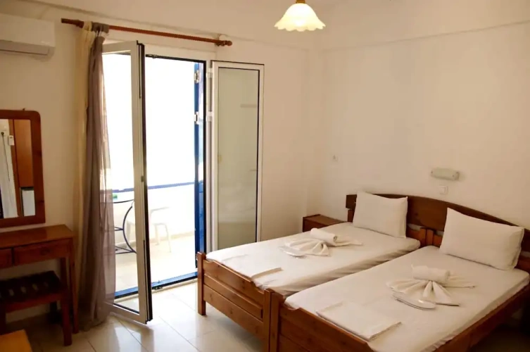 Standard Twin room with sea view