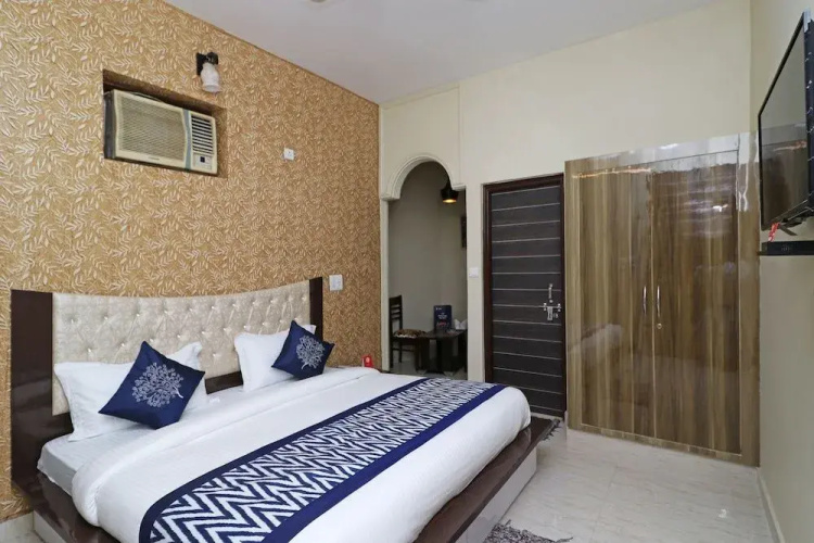 OYO Flagship 10223 Hotel Clouds 21