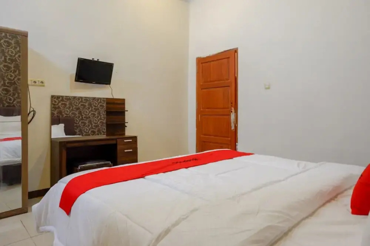 RedDoorz @ Jalan Pattimura Palu