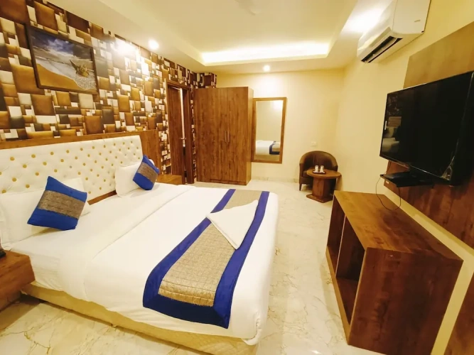 Deluxe Double room with city view