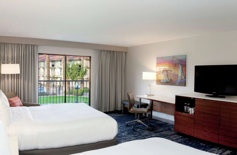 DoubleTree by Hilton Hotel Bakersfield