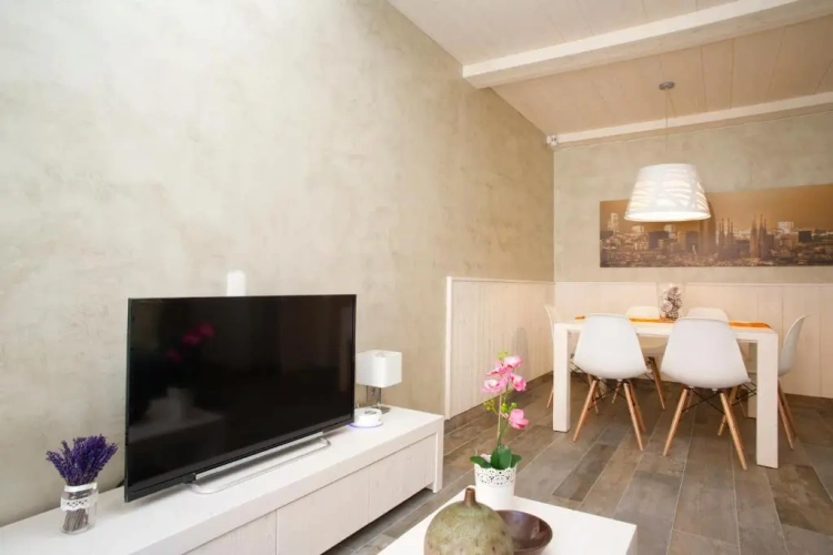 2 Bedrooms Apartment