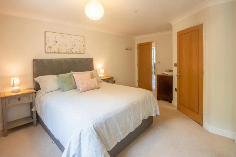 Modern 2-Bed Flat In Tavistock Centre