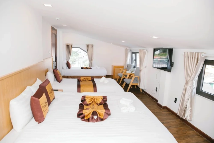 Standard Quadruple room with city view