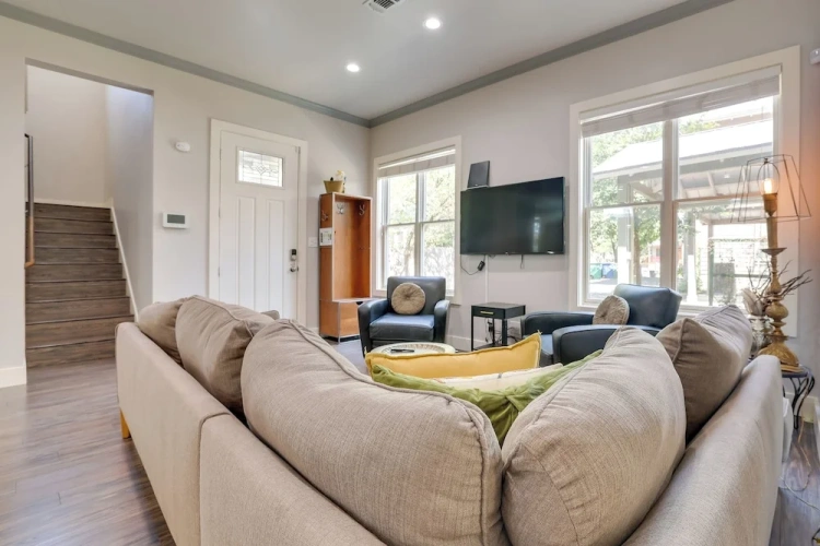 3 Bedrooms Cottage with balcony