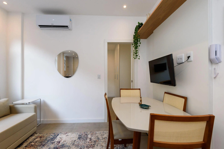 Moderno Quarto E Sala Em Copacabana | Mfb 76/204
