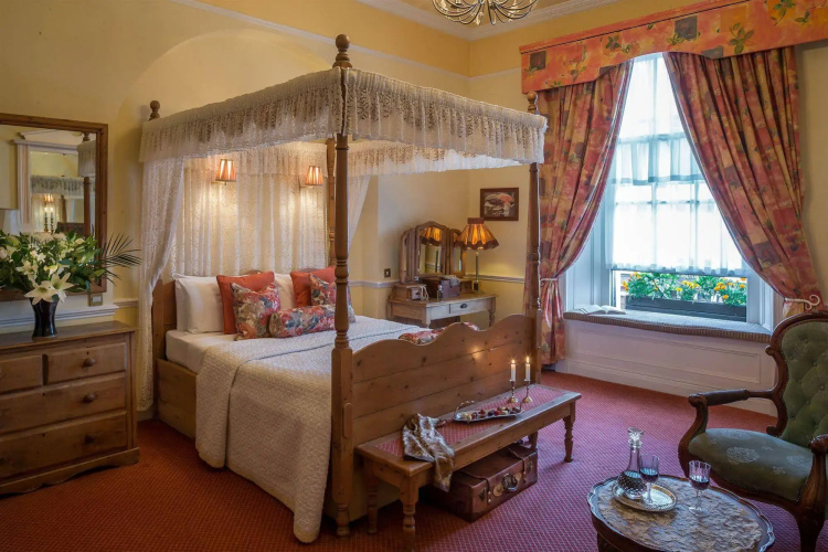 Dingle Benners Hotel