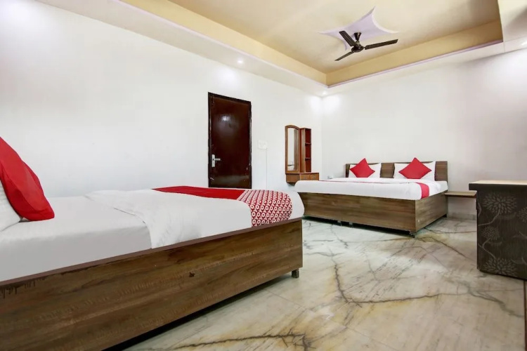OYO 35941 Hotel Yuvraj Grand