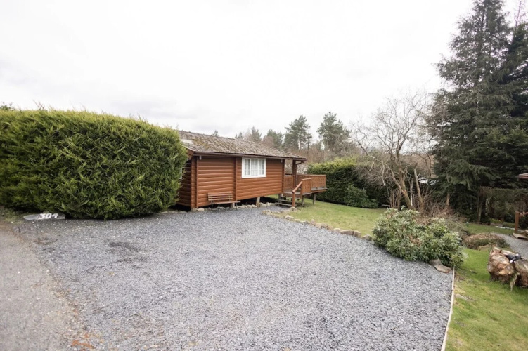 Rural 3 Bed Log Cabin Getaway