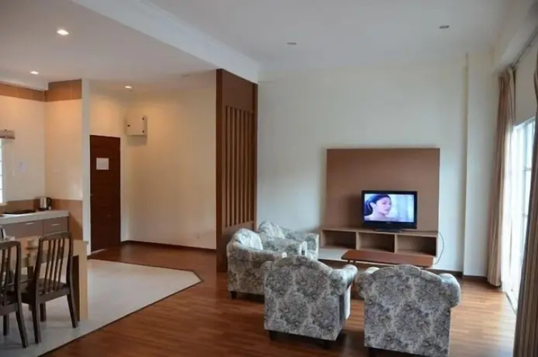 Iris House Resort