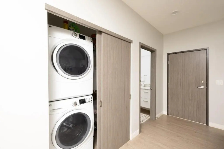 Flexhome Walker's Point 1BR Q2