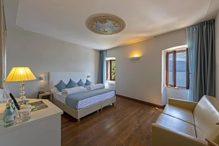 Standard Double room with lake view