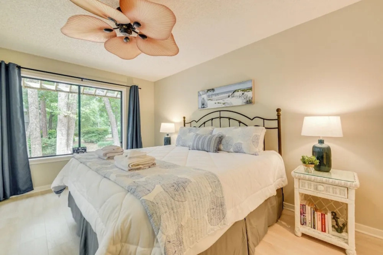 Private Deck & Pool Access: Myrtle Beach Getaway!