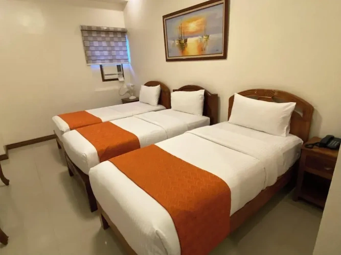 Standard Triple room