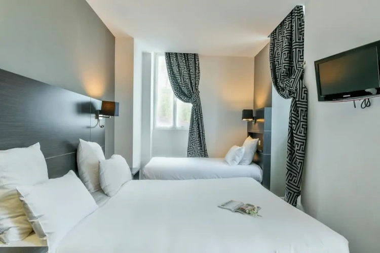 Standard Triple room