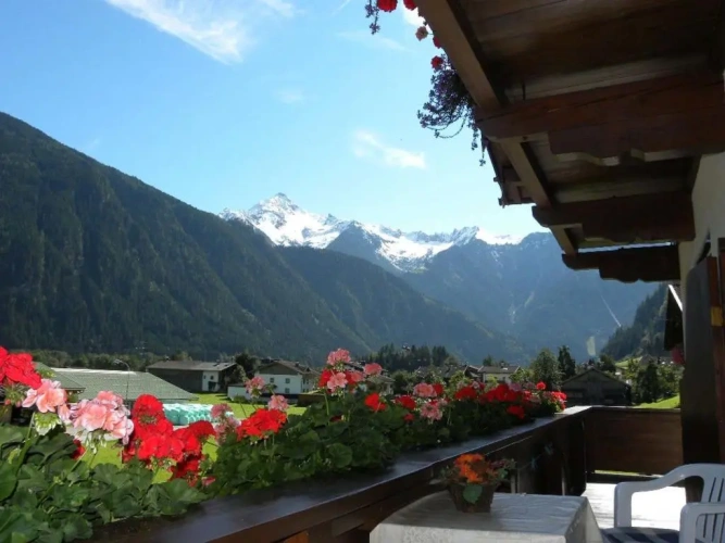 2 Bedrooms Apartment with balcony and with mountain view