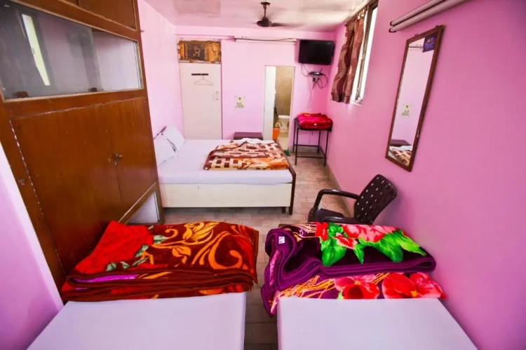 Standard Triple room