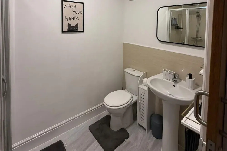 1 Bed Flat - Sleeps 2 - Parking - Wifi