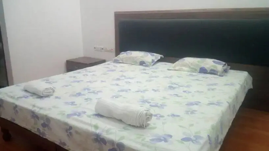 Goroomgo Esan House Varanasi