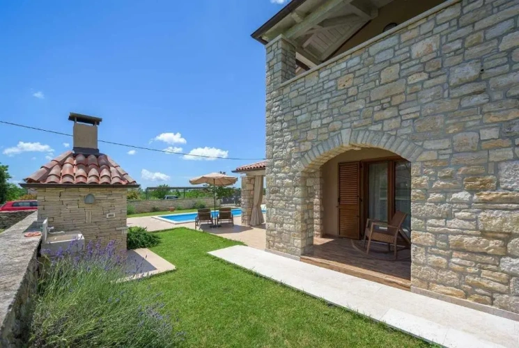 3 Bedrooms Villa