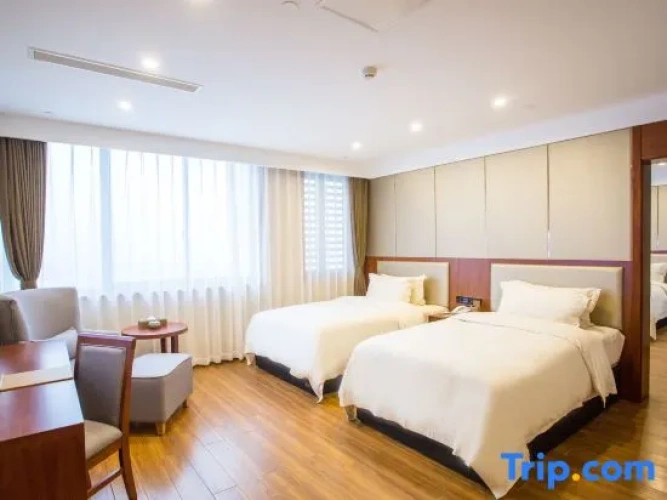 Quadruple Family Suite