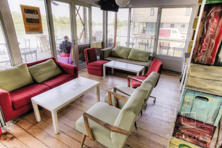 ArkaBarka Floating Hostel Belgrade