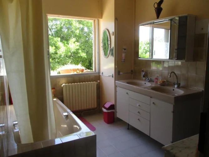 Standard Quadruple room with garden view