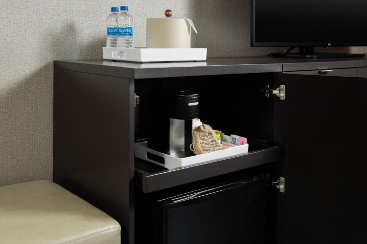 Four Points by Sheraton Milwaukee North Shore