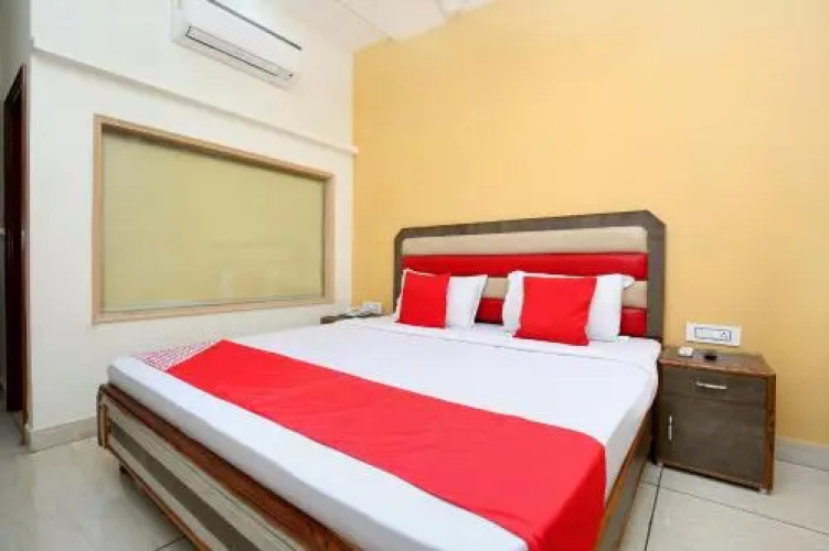 OYO 22238 Hotel Baaz