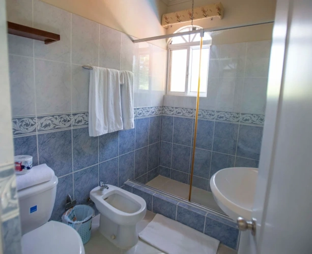 6 Bedrooms Villa