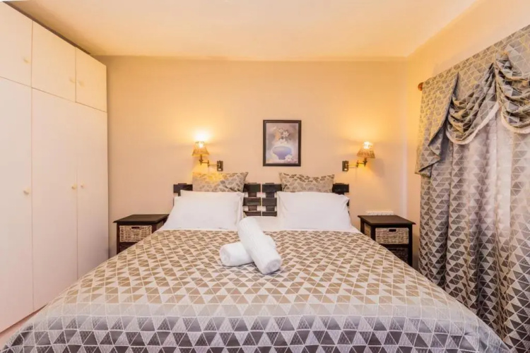 Ajee B&b