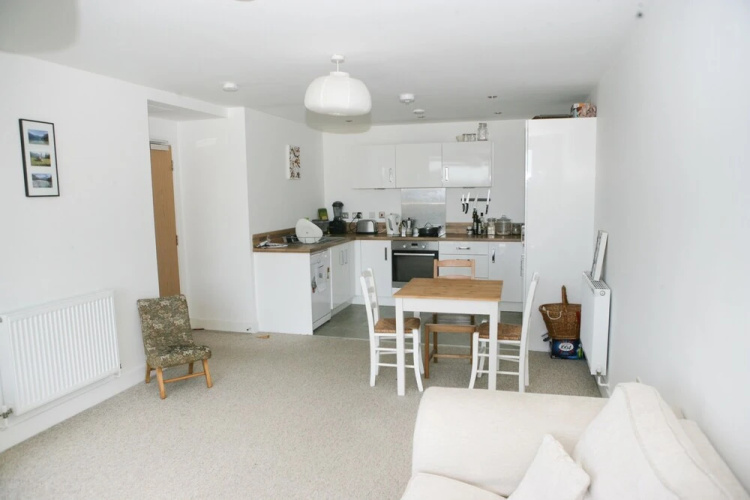 Bright 2 Bedroom Apartment in Bristol