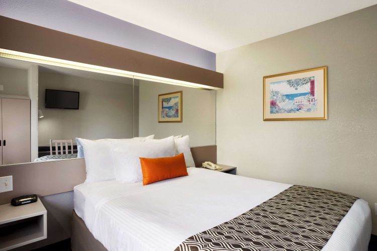 Microtel Inn & Suites By Wyndham Louisville East photo 6