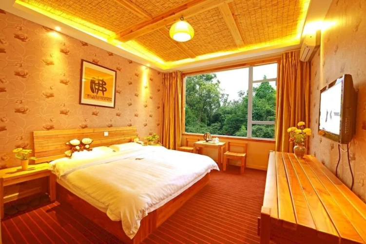 Mount Emei Happy Hotel