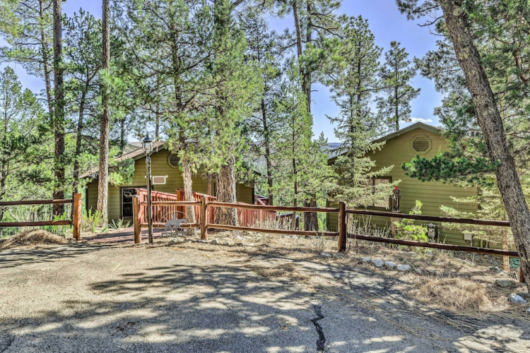 Cozy & Modern Ruidoso Cabin w/ Stellar Views!
