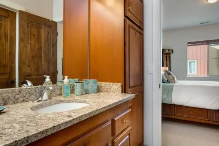 Condo in Newpark