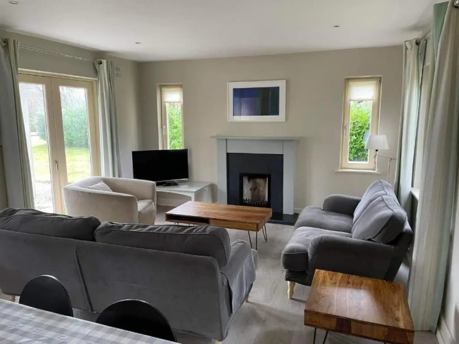 3 Bedrooms Cottage