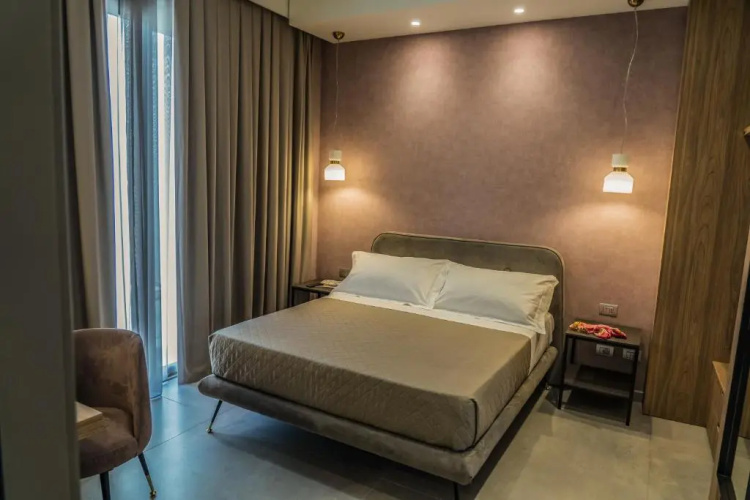 10 Catalani Rooms