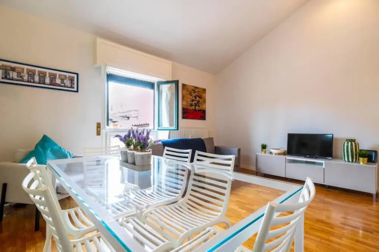 Classy Milanese Stay near Sforza Castle