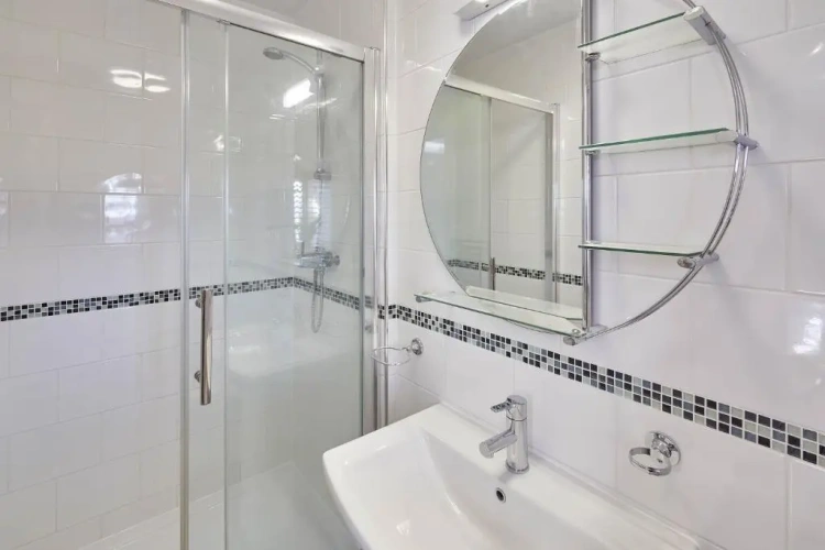 3 Bedrooms Apartment