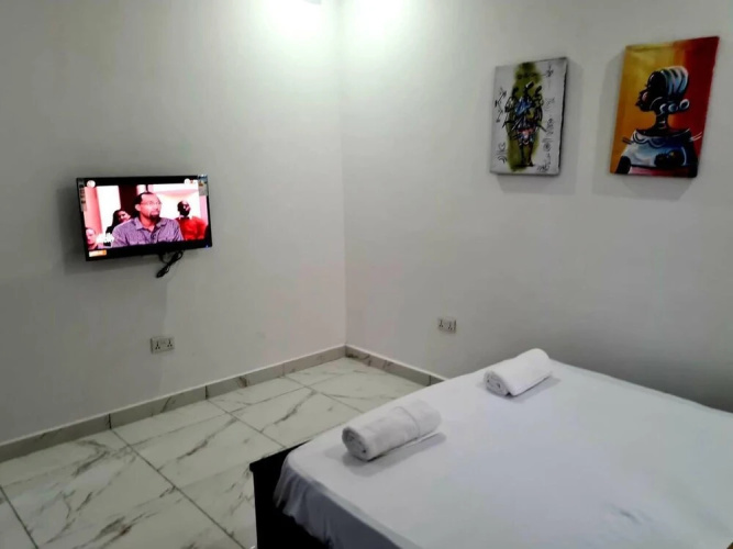 Gorgeous, Quiet & Comfy-close to Highway-parking