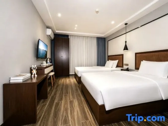Standard Twin room with garden view